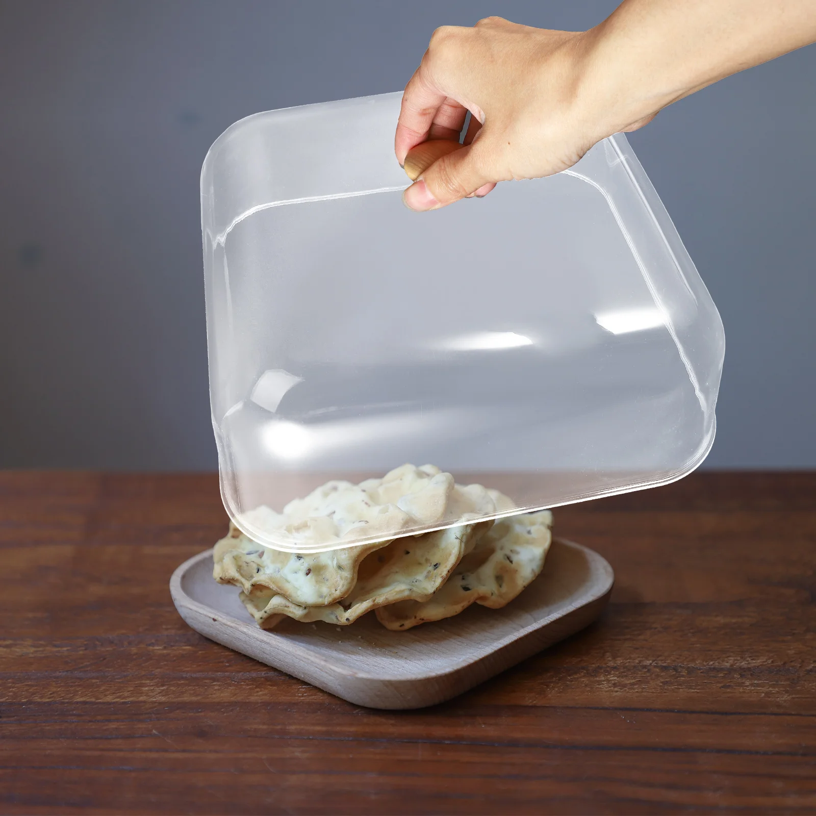 

Acrylic Cake Dome Transparent Reusable Cake Cover Stylish Protective Food Cover Kitchen Dessert Display Dome Hard Smooth Lid