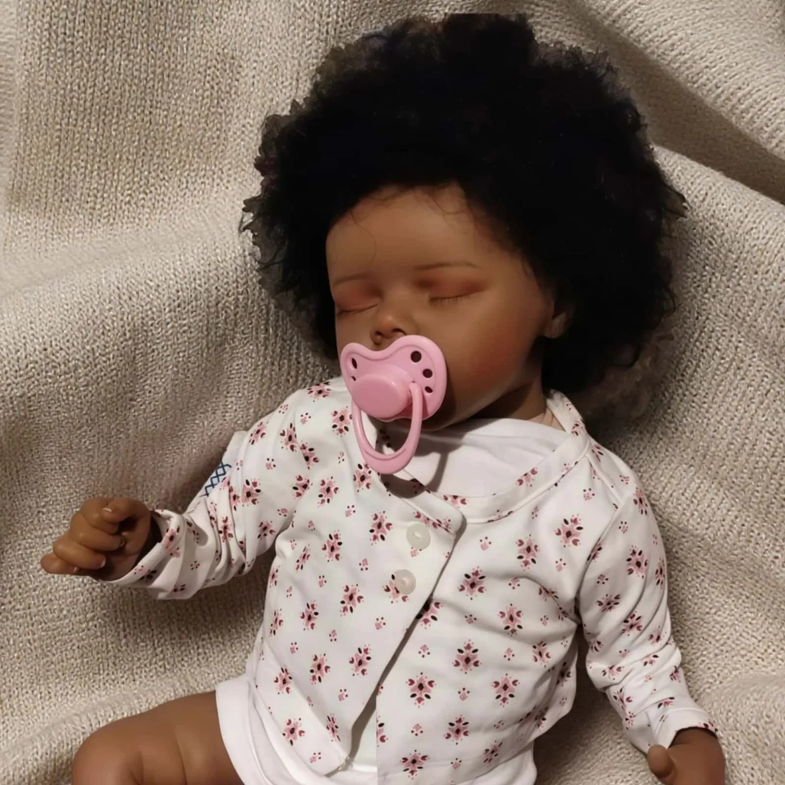 ตุ๊กตาเด็กทารก Risbecko ขนาด 17 นิ้ว เหมือนจริง สีดำ - ตุ๊กตาผ้าเนื้อนุ่มสำหรับเด็กผิวสี - ของขวัญวันเกิด/ของขวัญคริสต์มาส