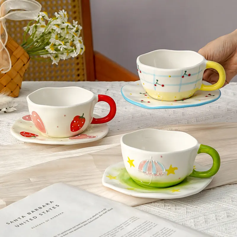 

Heart Strawberry Print Coffee Cup Dish Sets Household 300ml Underglaze Color Ceramic Mugs Exquisite Afternoon Tea Dessert Dish