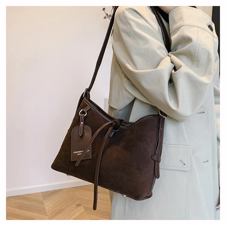 Vintage Faux Suede Bucket Bag for Women Maillard Shoulder Crossbody Bags Trend Autumn and Winter Small Tote Composite Bag 2024