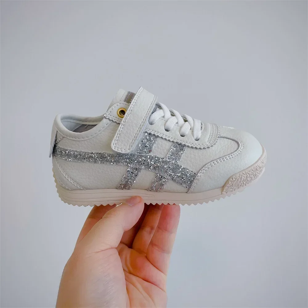 2024 zapatos informales para bebés, zapatos blancos de cuero de microfibra suave para niños y niñas, zapatillas de deporte para bebés para las cuatro estaciones