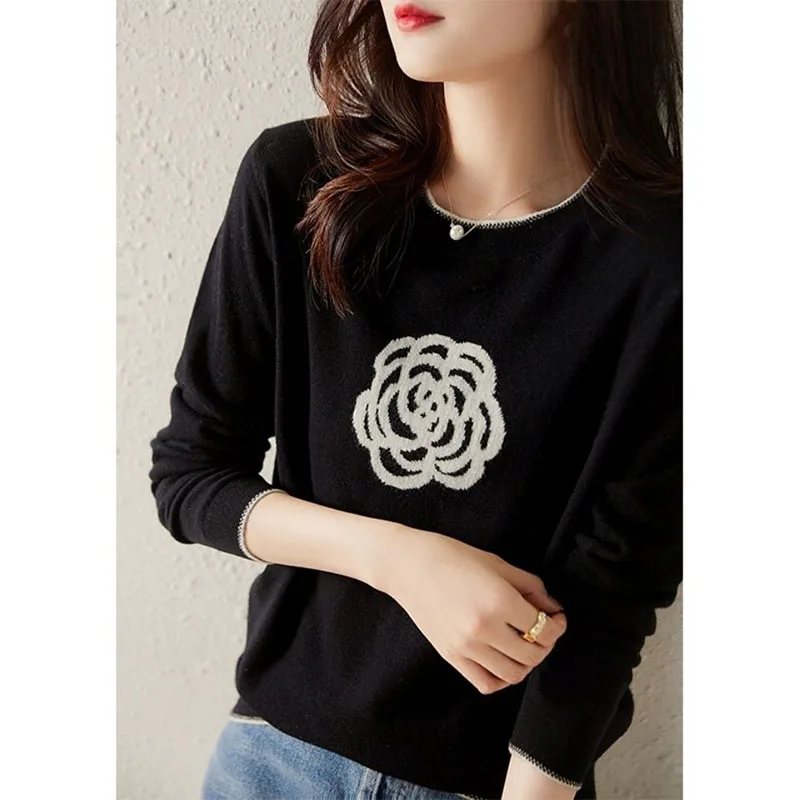 Fashion Solid Color Embroidery Floral T-Shirt Women\'s Clothing 2022 Autumn New Loose Casual Pullovers All-match Korean Tee Shirt