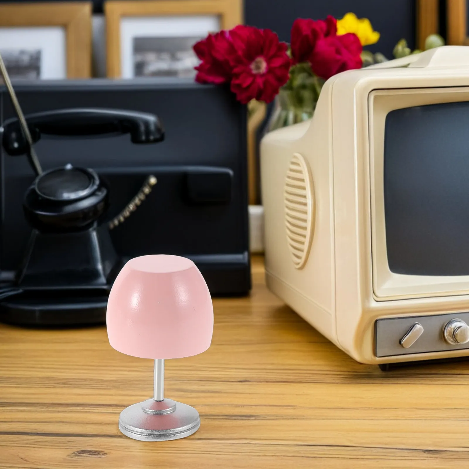 

Миниатюрная настольная лампа для кукольного домика в кремовом стиле, реалистичная имитация, мини-мебель, декоративный светильник