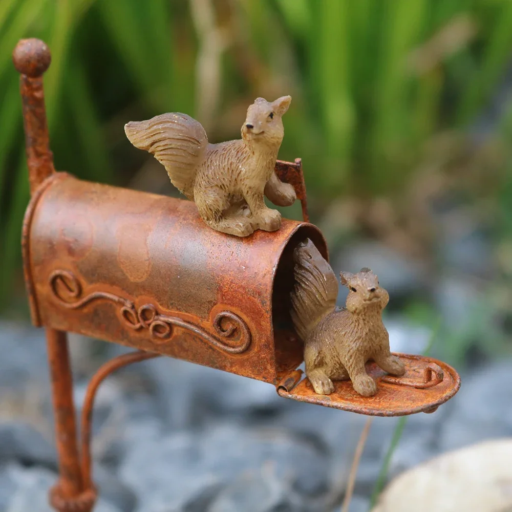 Miniature Rusty Metal Mailbox Fairy Garden Mini Resin Squirrels Vintage Tin Mail Box Terrarium Decor Dollhouse Home Ornaments