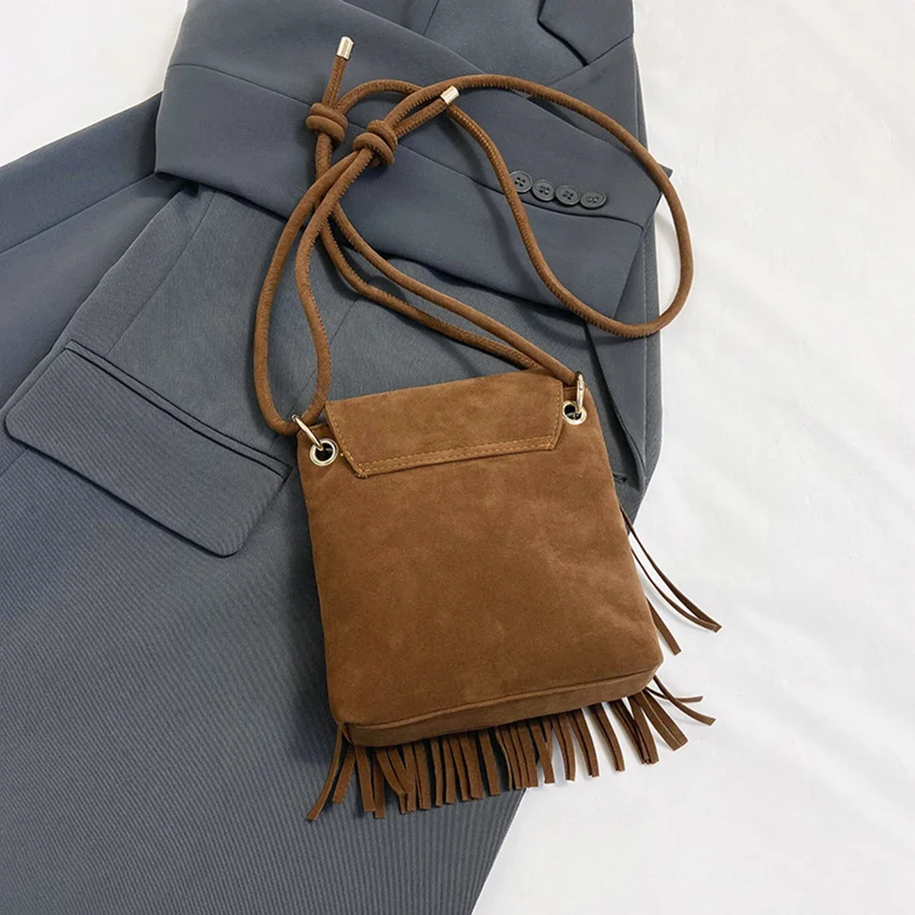 Fringe Design Messenger Bag with Adjustable Strap Everyday Shoulder Bag Trendy Leather Shoulder Bag Tassel for Autumn and Winter