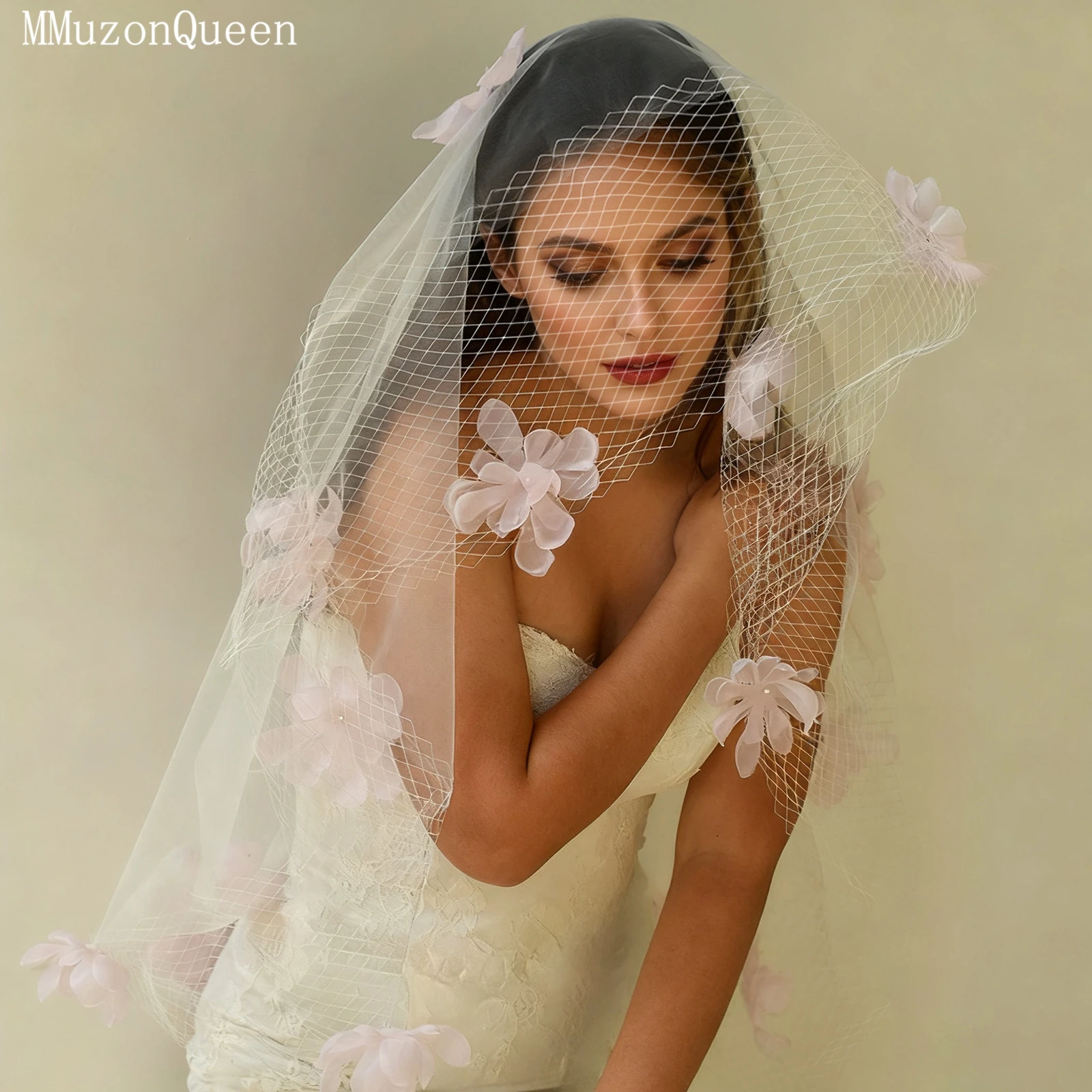 TOPQUEEN V321 حجاب الزفاف ثلاثية الأبعاد طرحة زفاف زهرية 1-Layer زينة مخيطة يدويًا مع تفاصيل زهور ثلاثية الأبعاد قابلة للتخصيص