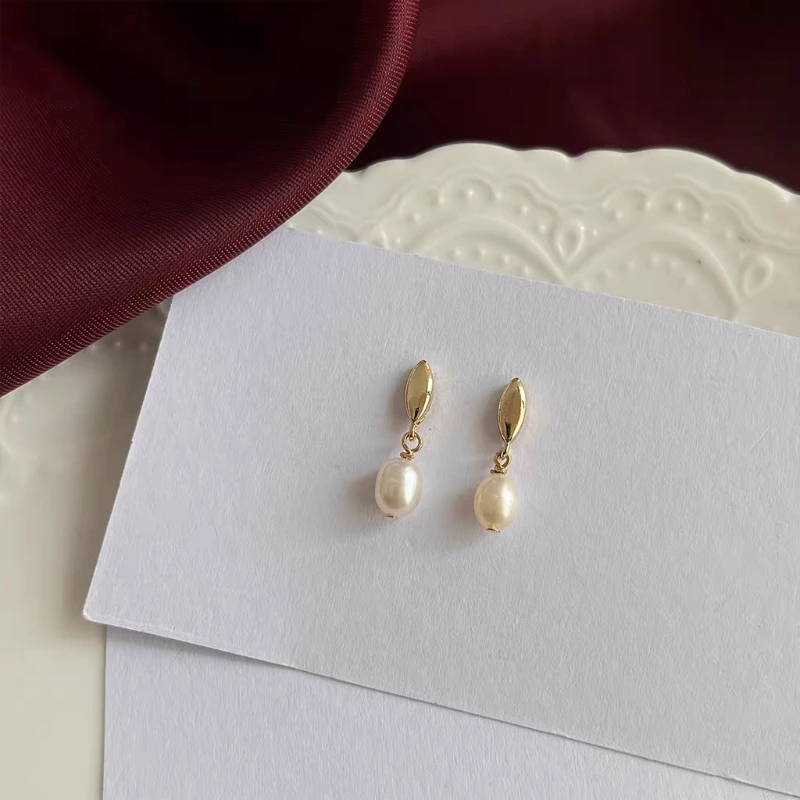 

925 Sterling Silver Pearl Stud Earrings Fashionable Exquisite Simple Niche High End Luxurious Ear Accessories for Women