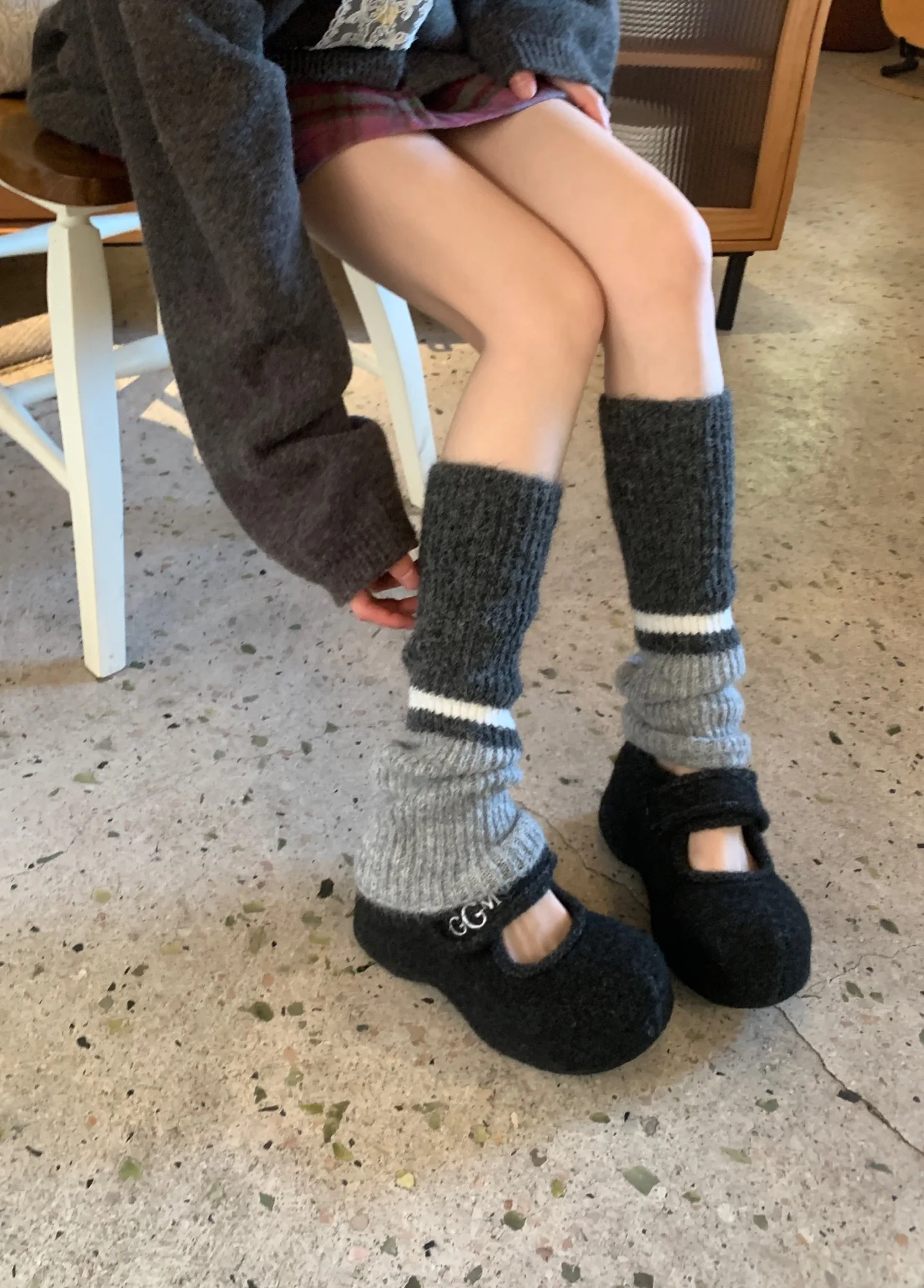 1Pair Women Dark‑Grey Light‑Grey Color Block Stripe Chunky Knit Leg Warmers Slouchy Calf Socks Retro Preppy Style