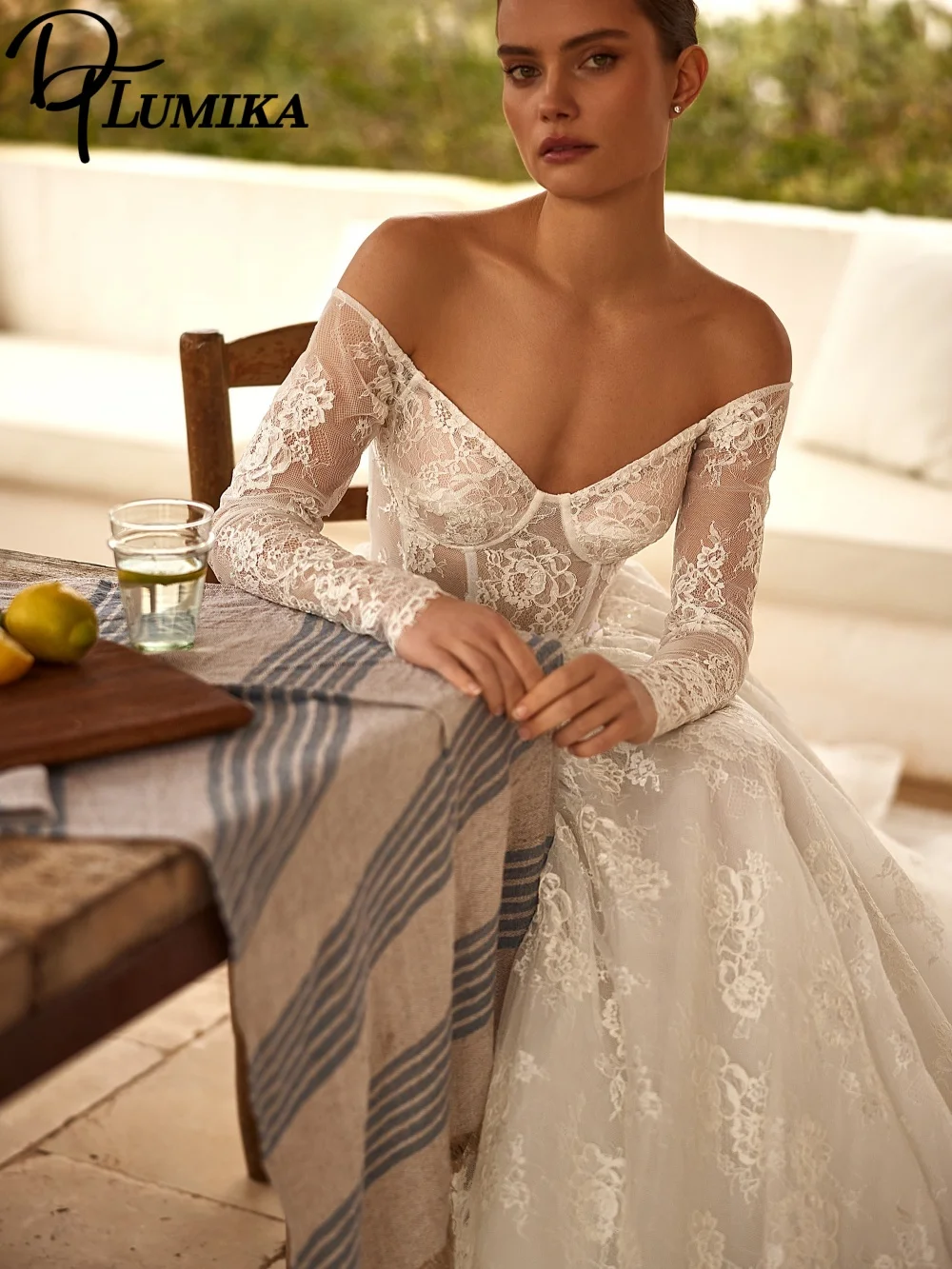 魅力的なオフショルダーのウェディングドレス 2026 エレガントな A ラインのブライダルドレス セクシーなレースのアップリケ フロアレングス カスタマイズ