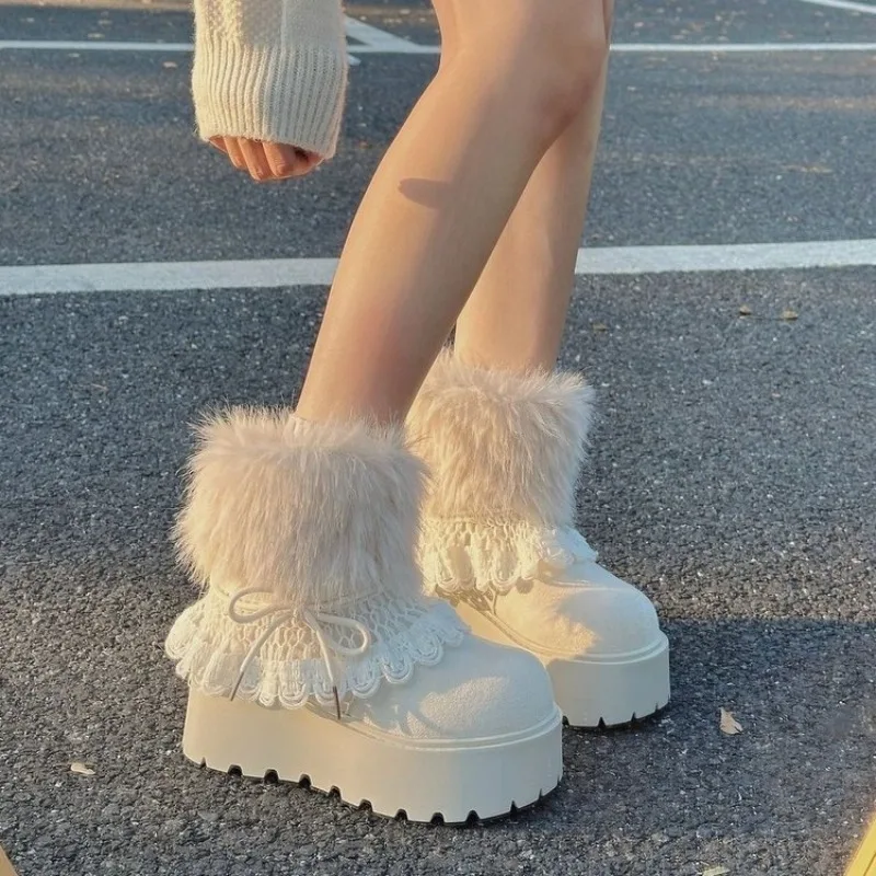 Schneestiefel mit Plateausohle und Kunstfellbesatz, abnehmbare dekorative Manschetten, Schnürbänder, Schnallenriemen, warme Winterstiefel mit dicker Sohle, niedliche Y2K-Winterstiefel – Detail 5