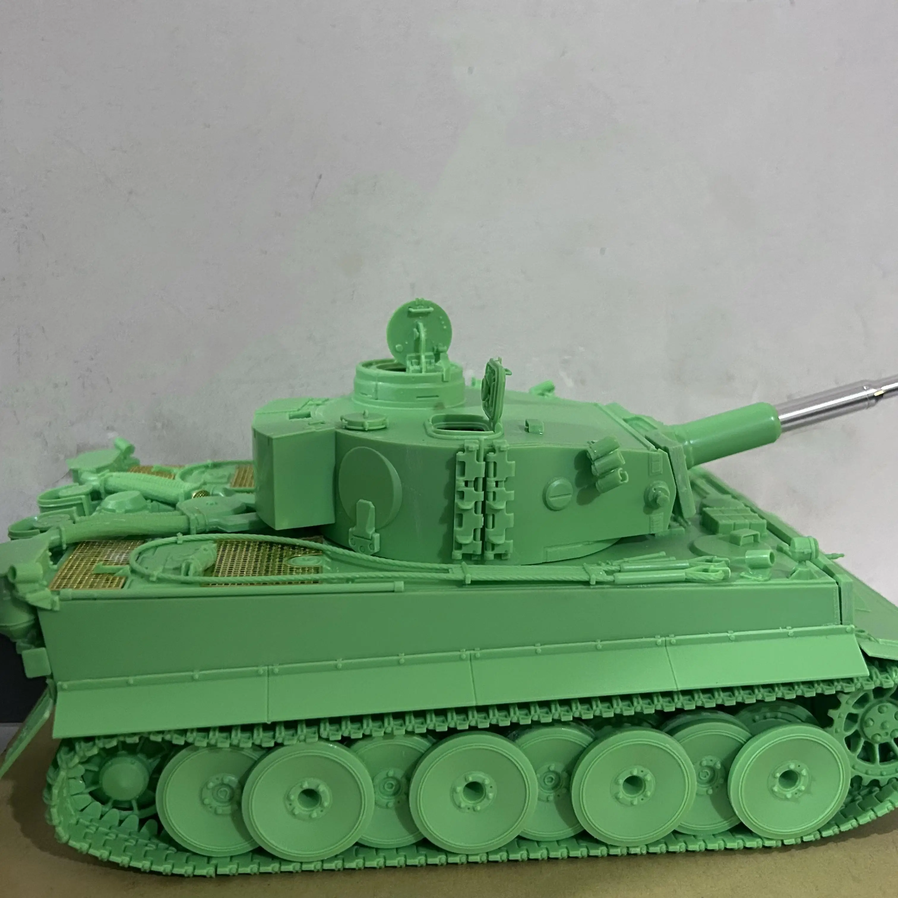 Tiger 4901GREEN 1/35 Scale Sd.Kfz.181 TIGER I 1942-1945 EARLY WW2 GERMAN HEAVY TANK Finished Product