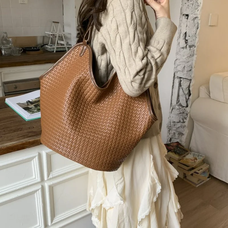 

Famous Designer Elegant Leather Crossbody Bag For Women Classic Shoulder Strap Luxury Brand Ladies