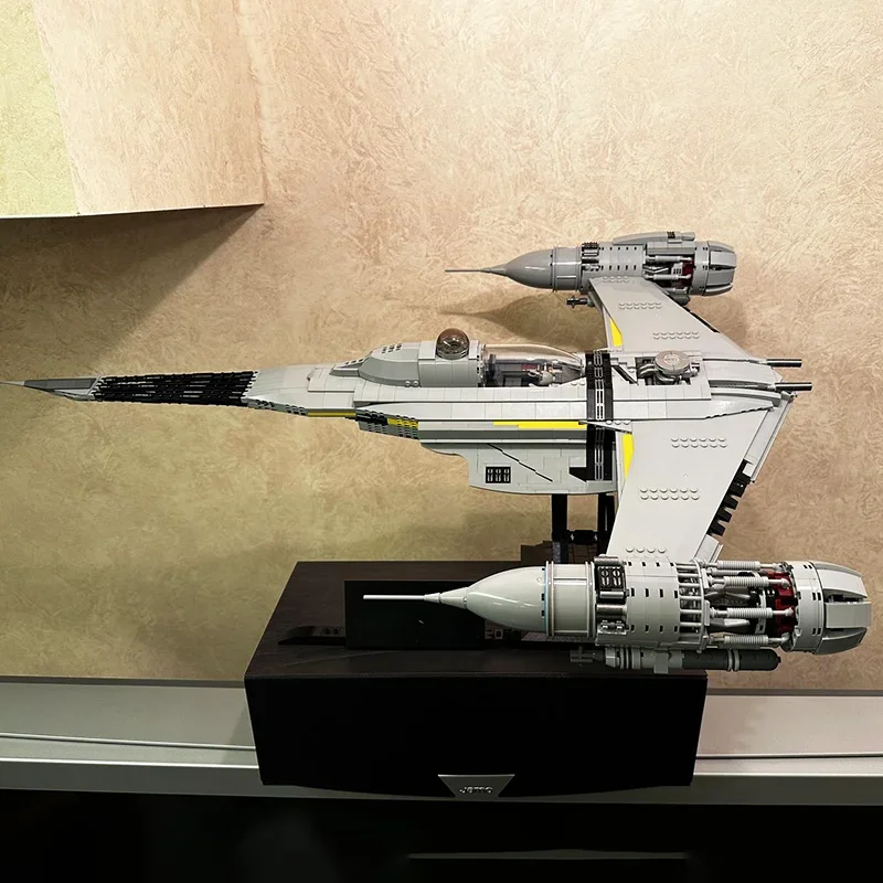 

2281 шт. известный фильм (звездная битва) UCS Mandalorian N-1 Starfighter развивающие игрушки подарочная коллекция для мальчиков военная серия
