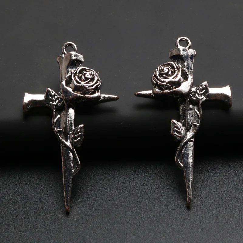 4pcs Antique Silver Color A Nail Through The Heart Rose Crosses Pendant DIY Charm Punk Necklace Jewelry Crafts Metal Accessories