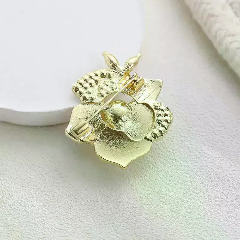 رائعة حجر الراين اللؤلؤ زهرة الكاميليا دبابيس دبوس للنساء الملابس معطف اكسسوارات الهدايا