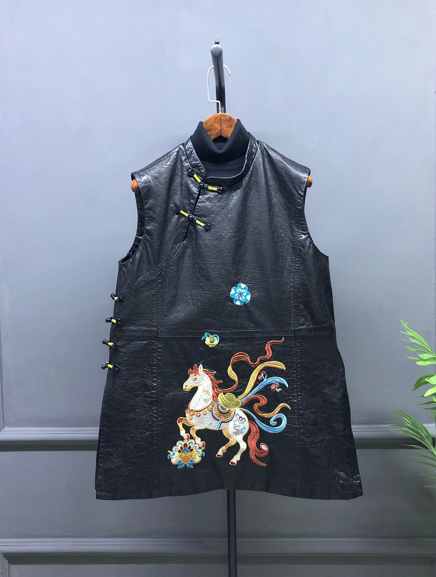 

Chinese Sle Embroidered Leather Vest Dr Women's A-Line Skirt Slimming New Year's Robe Slit Oil Wax Dr Stand Collar