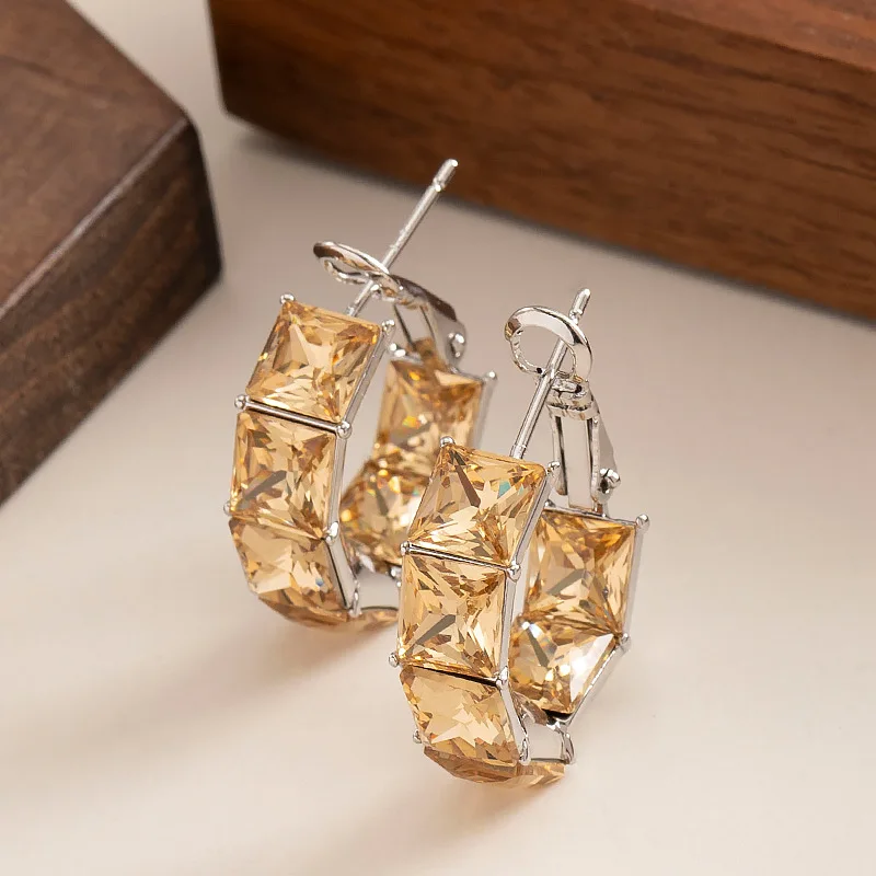 

Fashionable and exquisite square crystal zircon earrings niche light luxury temperament high-end fashionable commuter earrings
