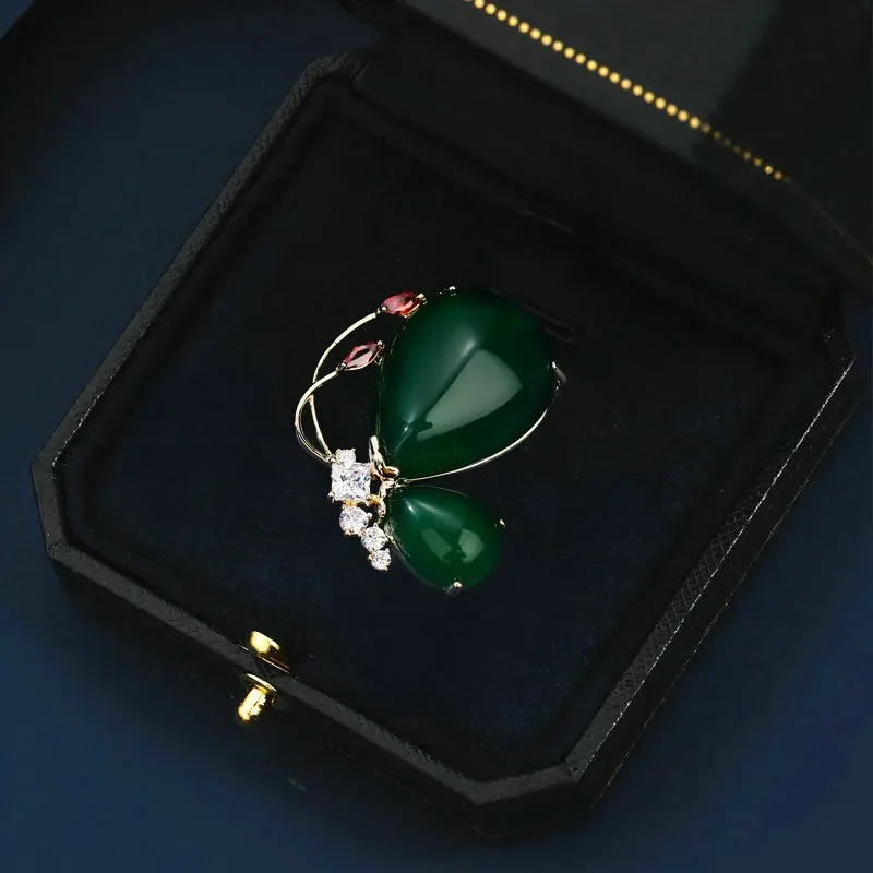 Высококачественный и элегантный Cheongsam и Hanfu в китайском стиле в сочетании с антибликовыми брошками и брошками-бабочками.