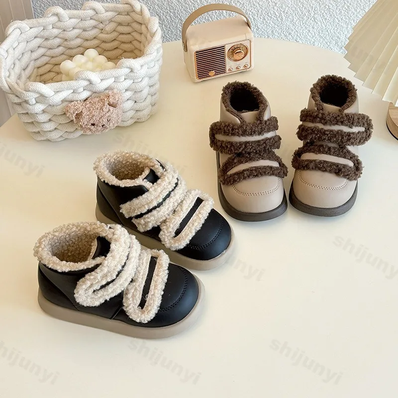 Scarpe di cotone casual in peluche alte di tendenza della moda da ragazza 2025 Stivali da neve con suola morbida, caldi, comodi e versatili per bambini invernali