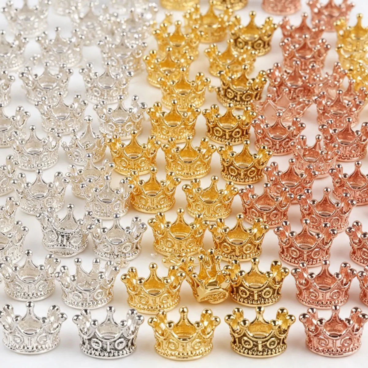 30Pcs Mini Vintage Alloy Crown Ornaments – Versatile DIY Architectural Model Decor Set for Home, Handicraft Displays ZSY