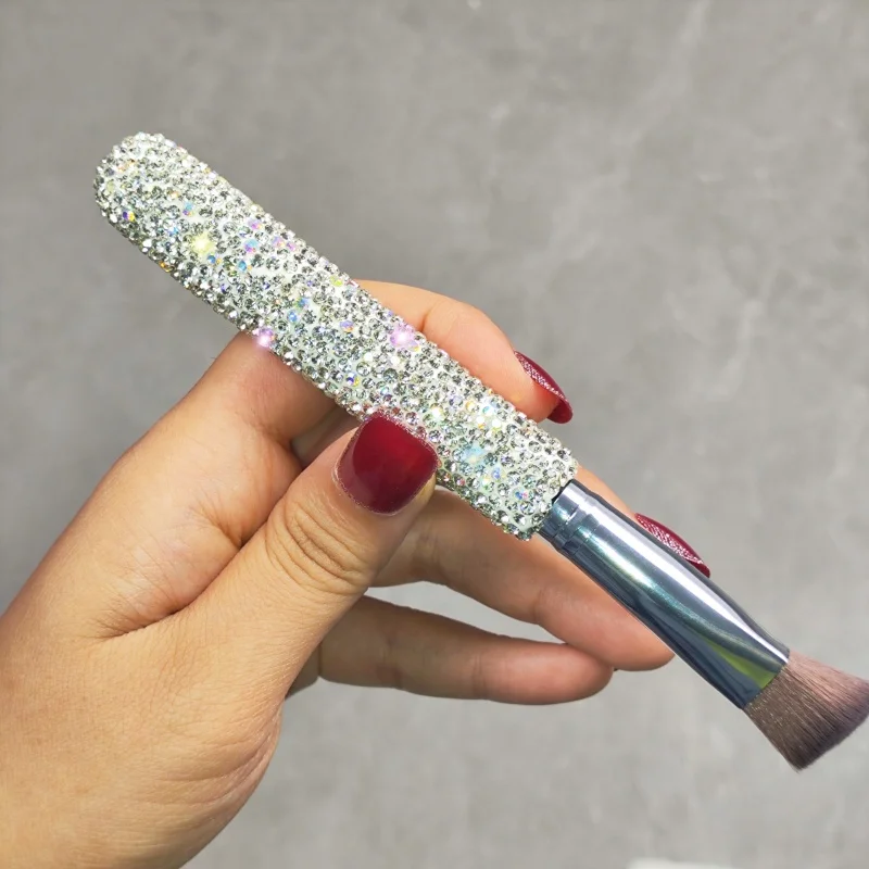 Brosse triangulaire pour ombre de nez, ensemble de diamants artificiels, ligne sans balais, point culminant pour éclaircir la ligne de déchirure centrale, brosse anti-cernes