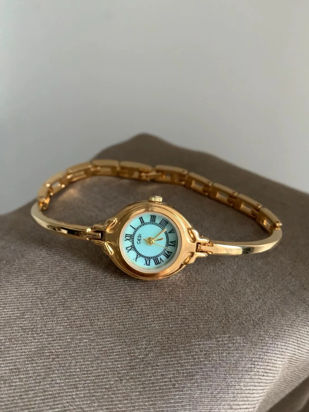 Women Quartz Watch Luxury Vintage Gold Blue Sliver Case Reloj Bangle Bracelet Orologio New Style Clock Ladies Dress Wristwatch