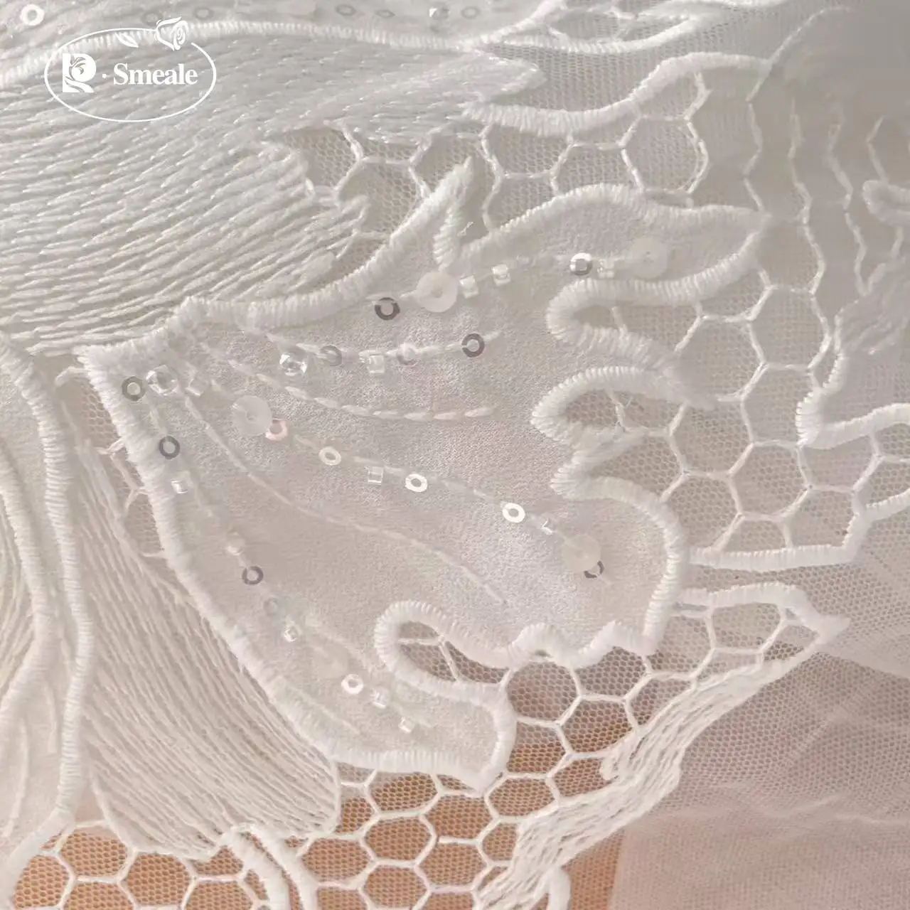 Luxuriöses, perlenbesetztes Pailletten-Hochzeitskleid, Wabenstoff mit großem Blatt. Fortschrittliches, maßgeschneidertes Nähen, Gaze-Braut-Spitzenstoff RS2506266 – Detail 5