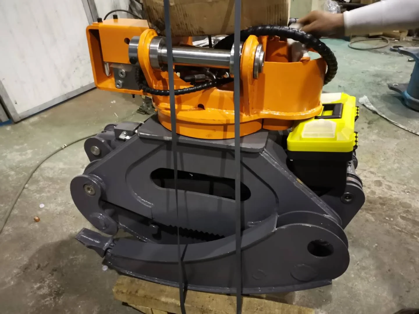 2025년형 회전식 경량 목재 그래플 임업 기계 (3-5톤 굴삭기용)