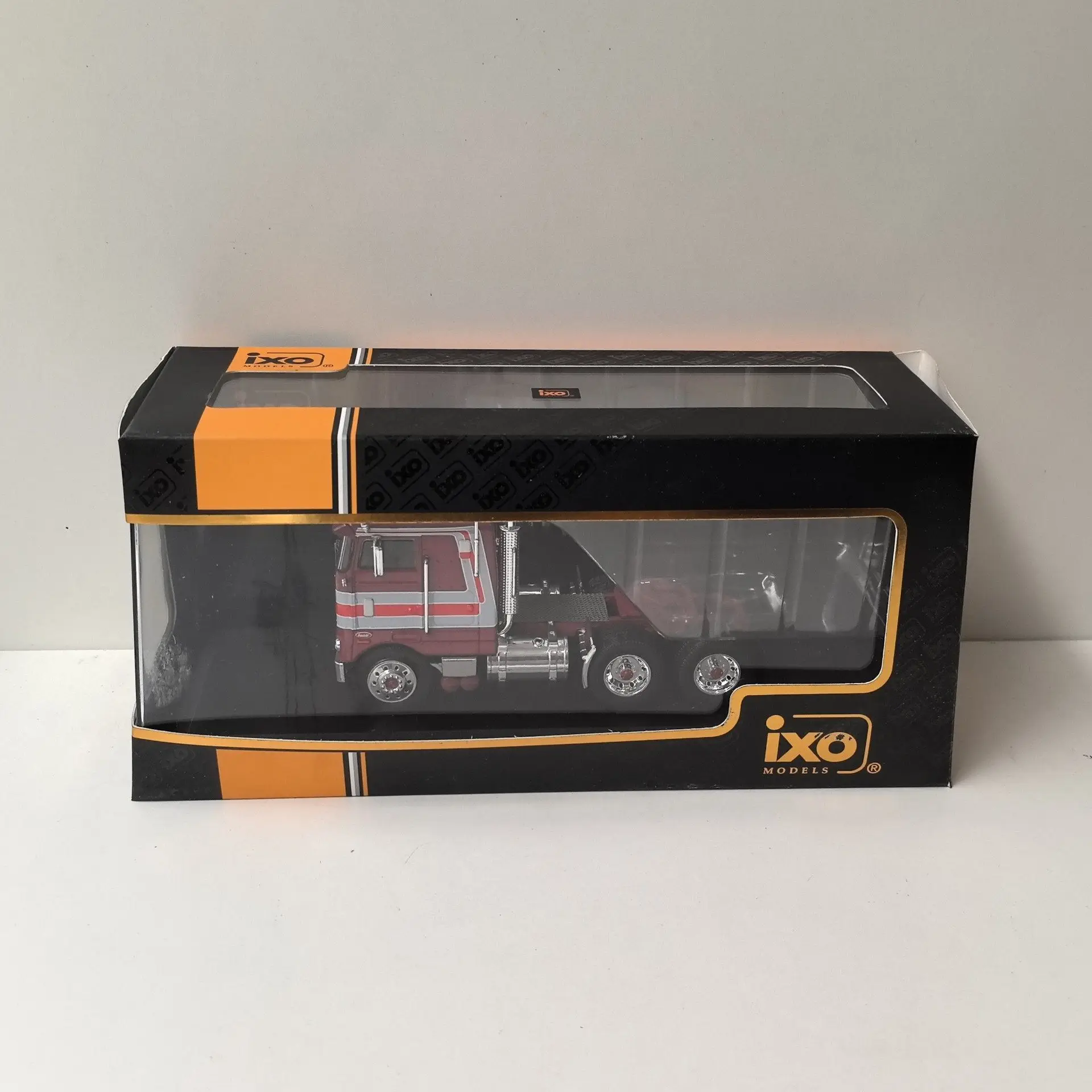 

Missing a tail metal patch Diecast IXO 1:43 Scale 352 1979 American trailer truck K2 Alloy Car Model