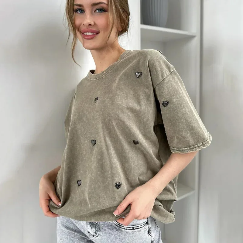 

2025 Summer New Women's Fashion Niche Design Versatile Round Neck-Shirt Loose Heart Decoration Slimming Top