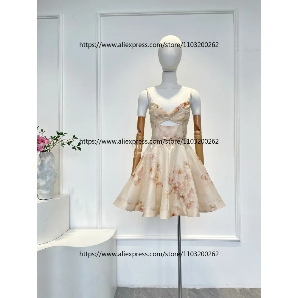 베이지 플로럴 프린트 민소매 백리스 컷아웃 미니 드레스 2025 고품질