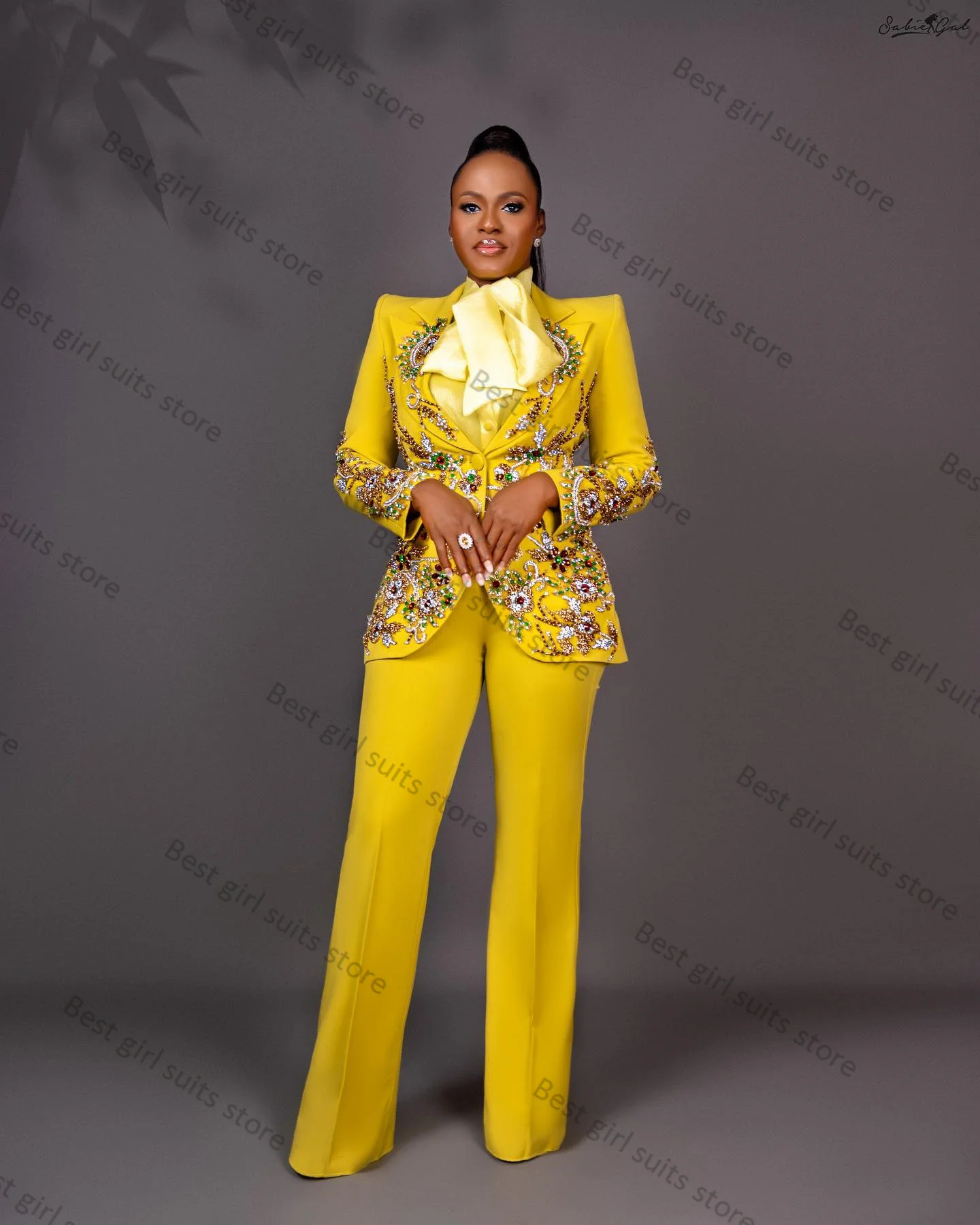 Рисунок 2 - Желтый женский костюм и брюки