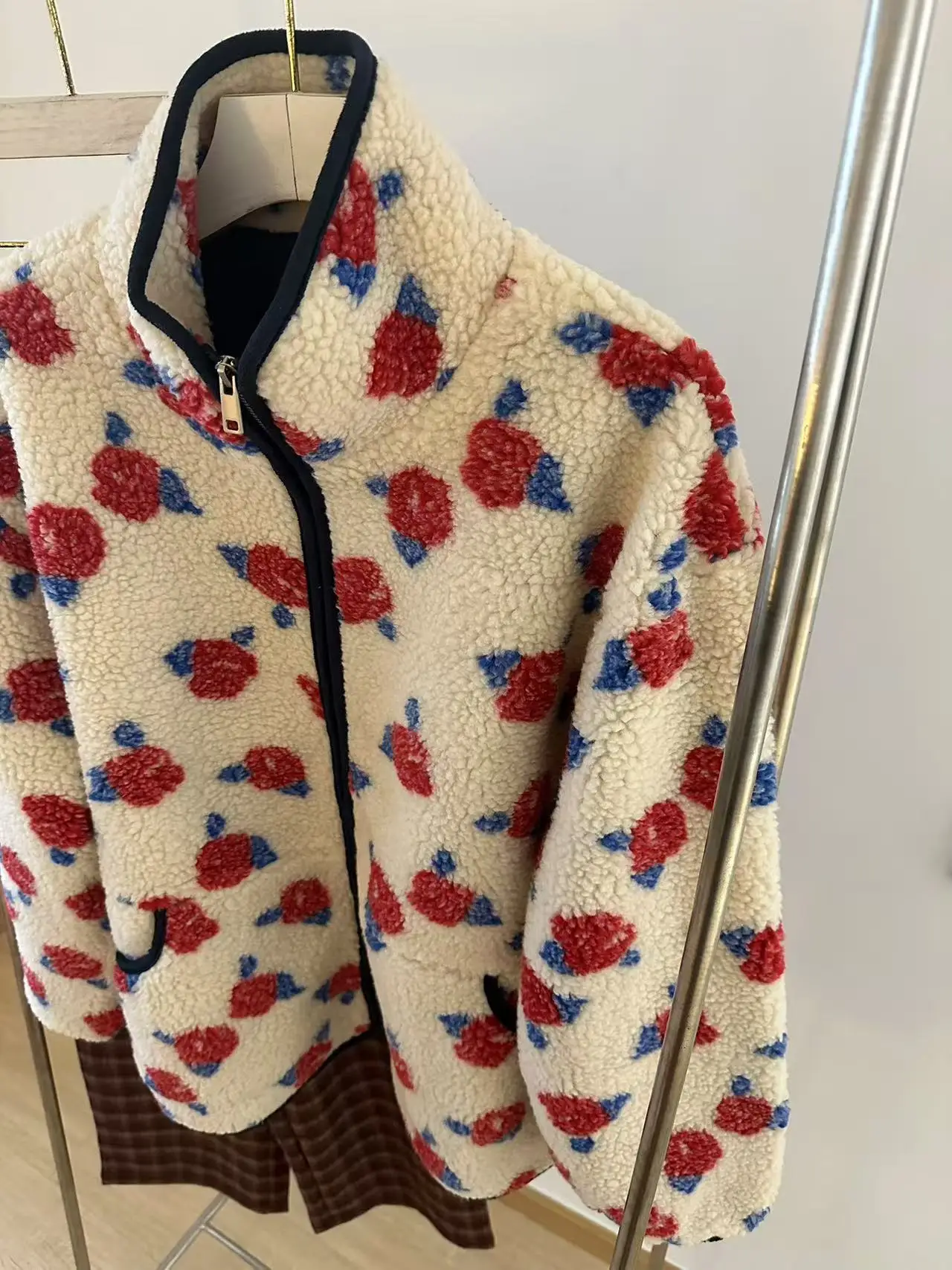 2025 Winter New Rose Shake Fleece Retro Warm Zipper Casual Coat