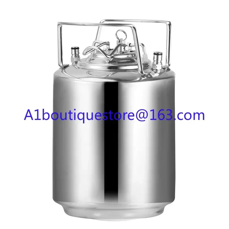 10-Liter stainless steel beer barrel beverage container with beer tap, CO2 regulator and 0.6-liter soda bottle