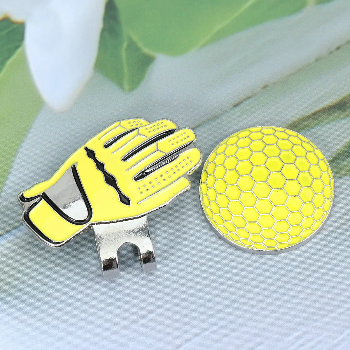 مشبك قبعة كرة الجولف باللون الأصفر المحمول مصنوع من خليط معدني لتزيين لاعبي الغولف قفازات رياضية خارجية على شكل جيب بتصميم