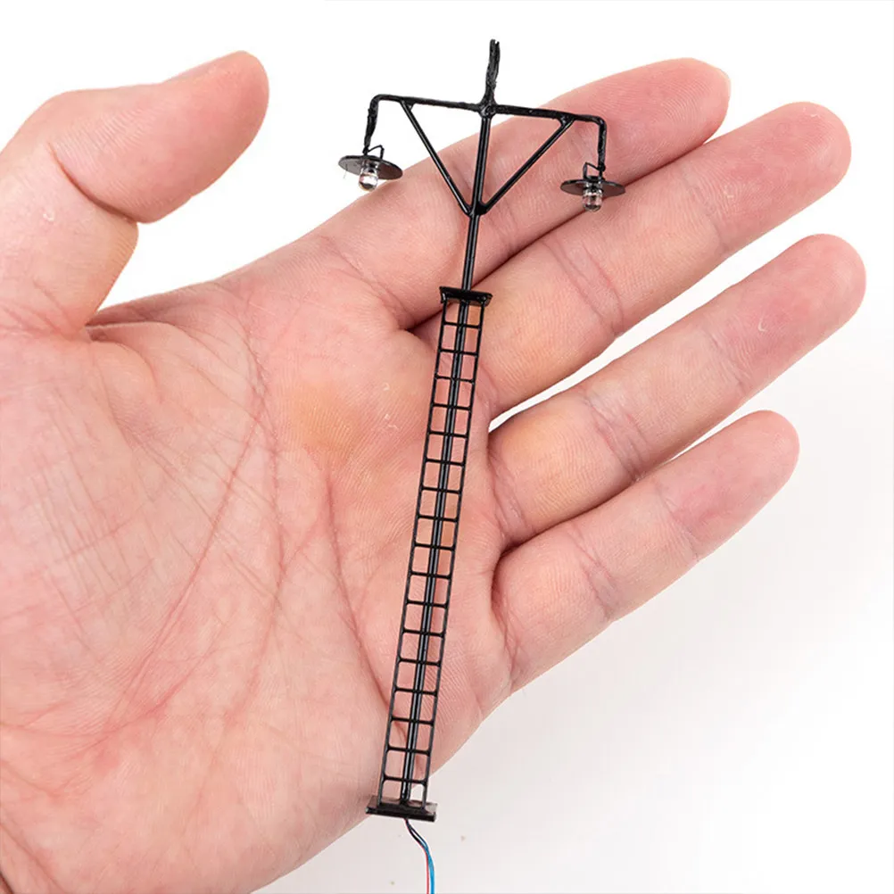 

2 шт. Имитационные железнодорожные фонари, мини-светильники для декора песочницы, аксессуары для миниатюрных домиков, украшения для микроландшафта