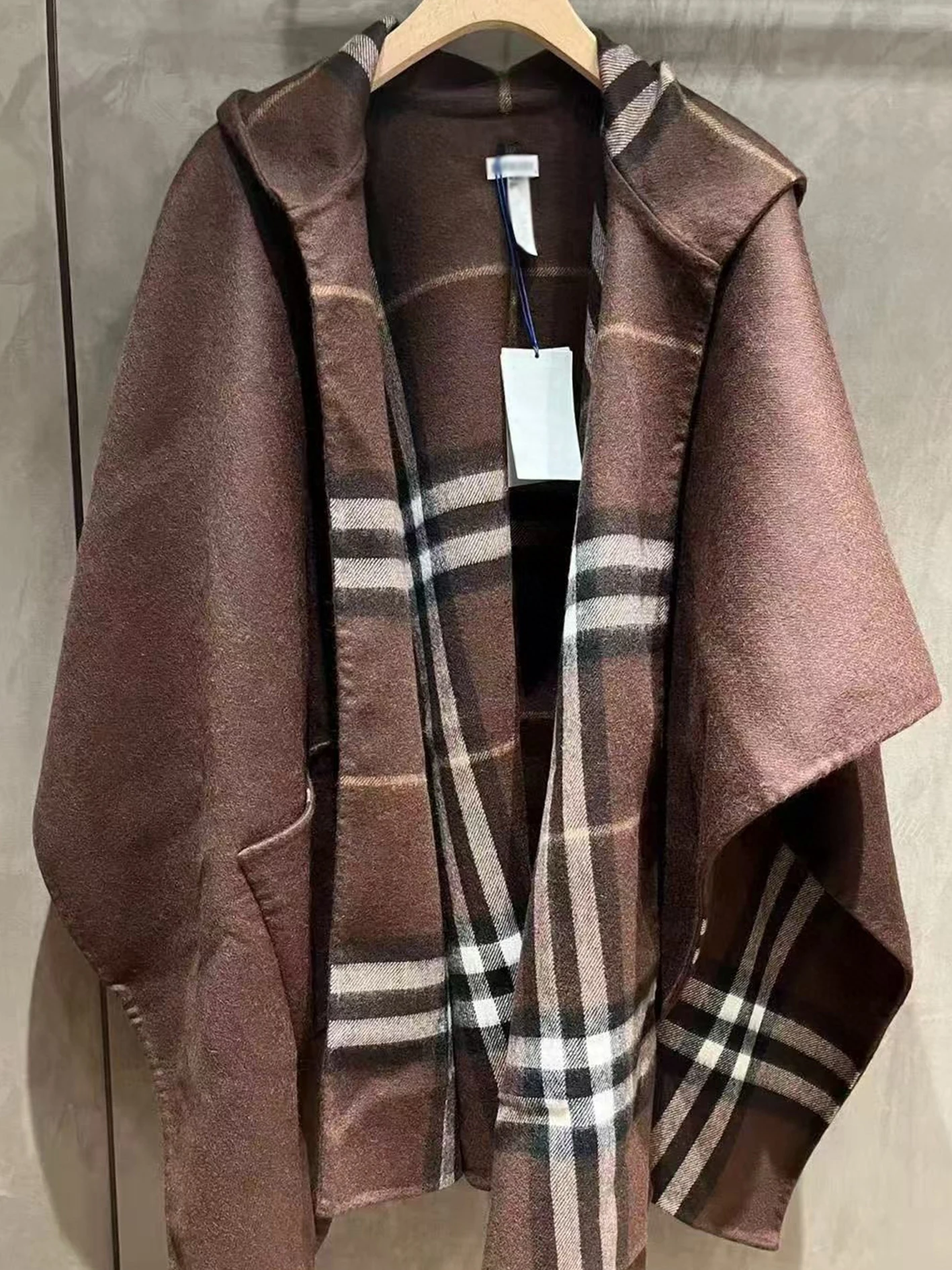 Wendeschöner karierter Wollumhang, Kapuzenschal, Damen-Luxus, warmer Winterschal, Geschenk, Ritter, B-Wappen, Zaubererhut, kariert, braun