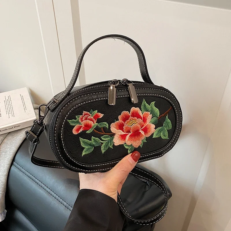 

Sense of Luxury Solid PU Exquisite Flowers Embroidery Shoulder and Crossbody Bags Grace Chinese Style Women's Handbags 2025 New