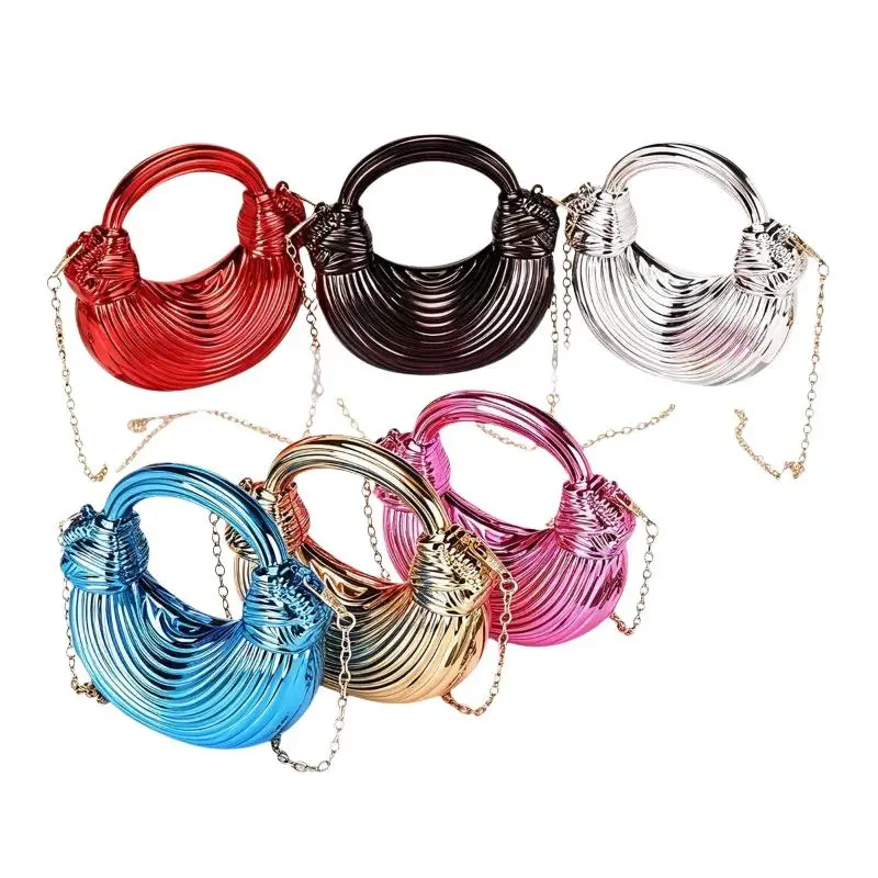 Metallische Halbmond-Clutch-Tasche mit glänzendem Streifendesign und abnehmbarem Kettenriemen für Hochzeitsfeier und Bankett – Detail 5