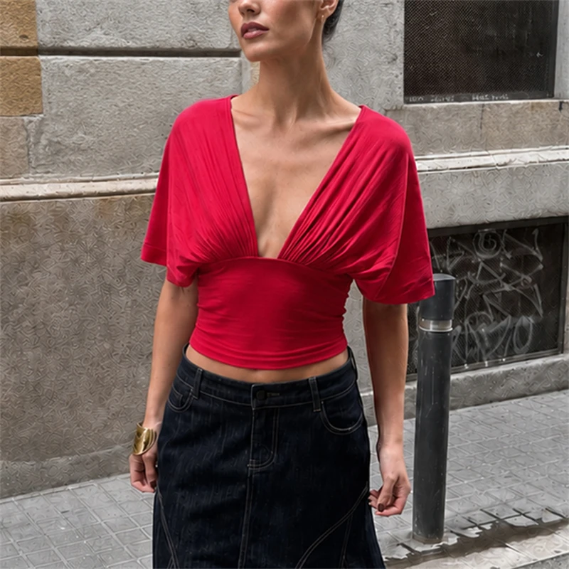 Novos Tops Femininos Verão 2026: Blusa Cropped Sexy com Decote V, Sem Costas, com Amarração e Franzido, Estilo Y2K Slim para Festa e Balada, Estilo Hot Girl