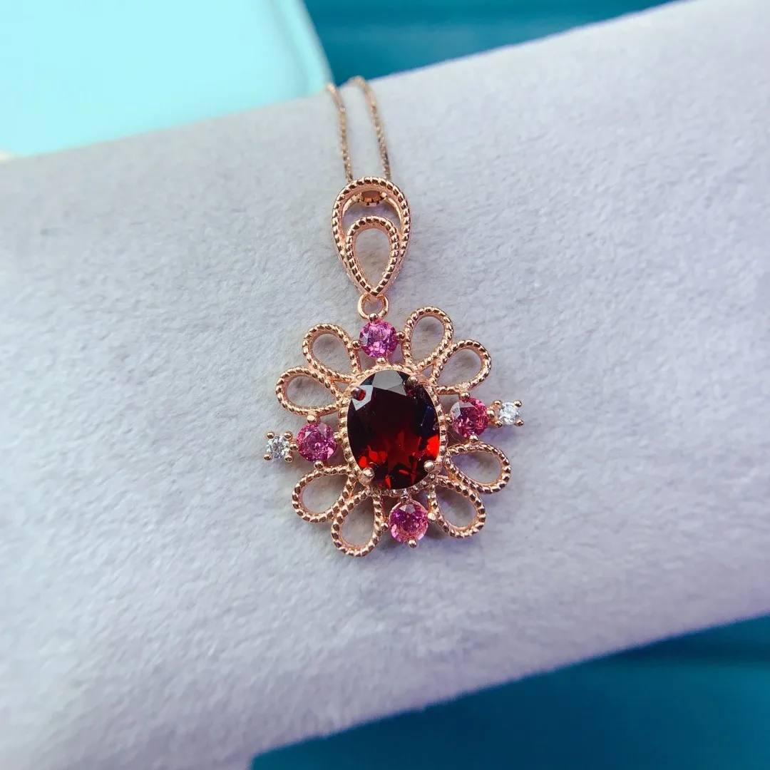 

Fashion Advanced Natural Garnet Pendant 7*9mm S925 Pure Silver Inlay Delicate Structure High End Female Ornament