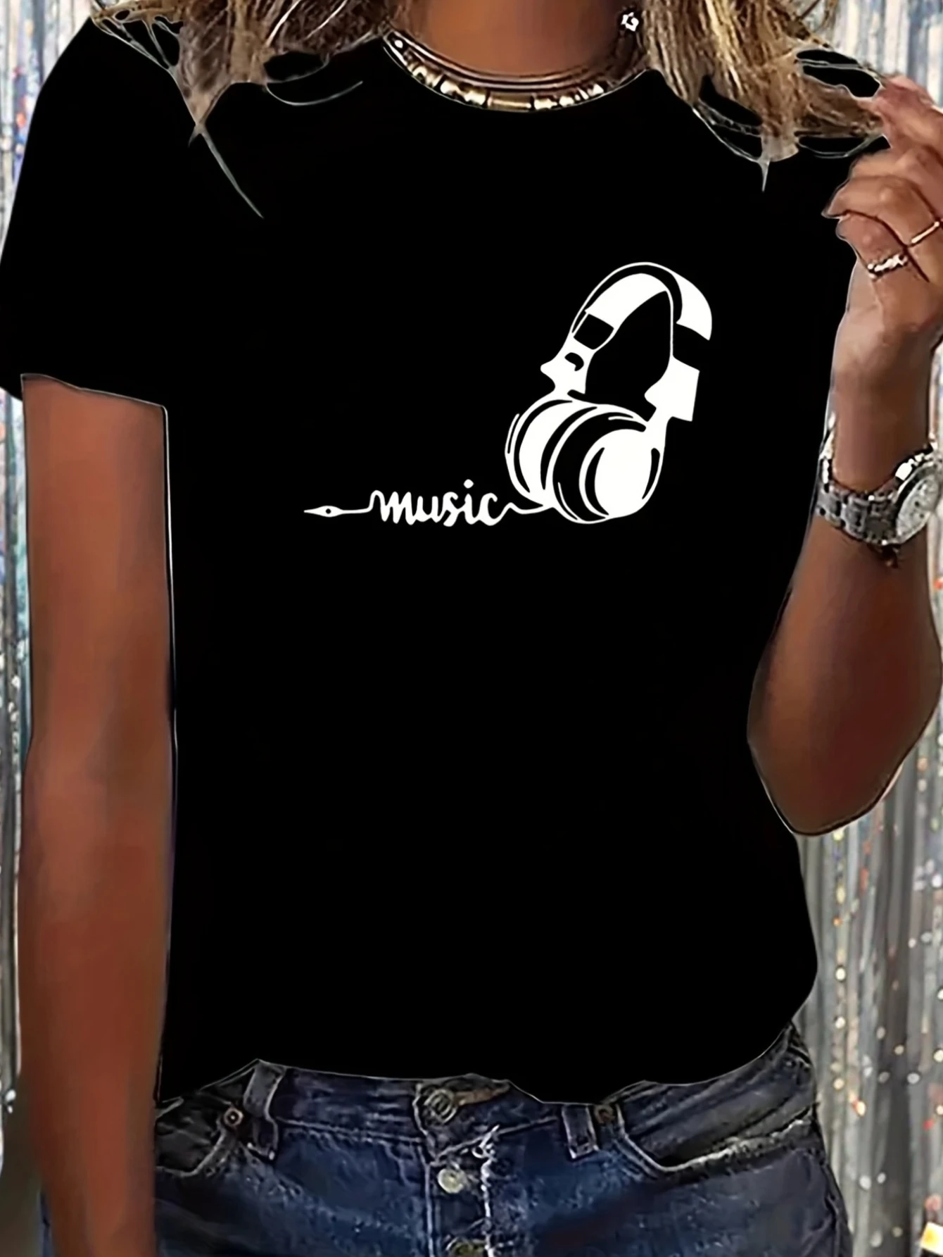 

Women'S Casual Music Headphones Graphic T-Shirt White Short Sleeve Crew Neck, Loose Fit, Machine Washable