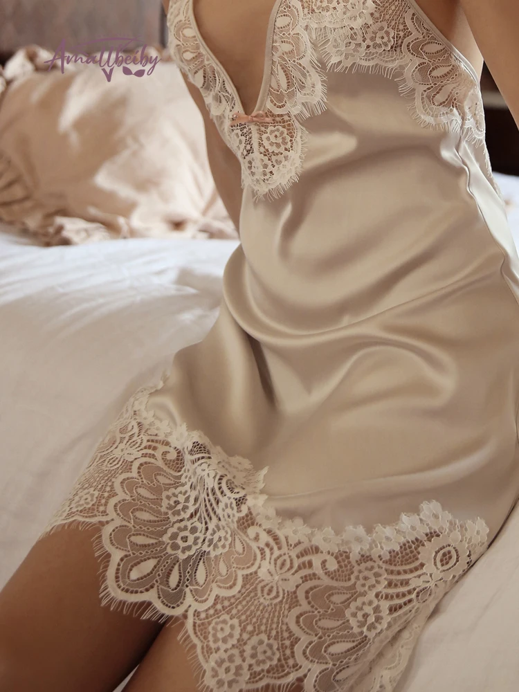 فستان نوم ناعم من الحرير العميق على شكل حرف V ملابس داخلية صيفية مثيرة بحزام من الدانتيل فستان نوم مثير للنساء بحمالات ثوب نوم ملابس نوم نسائية