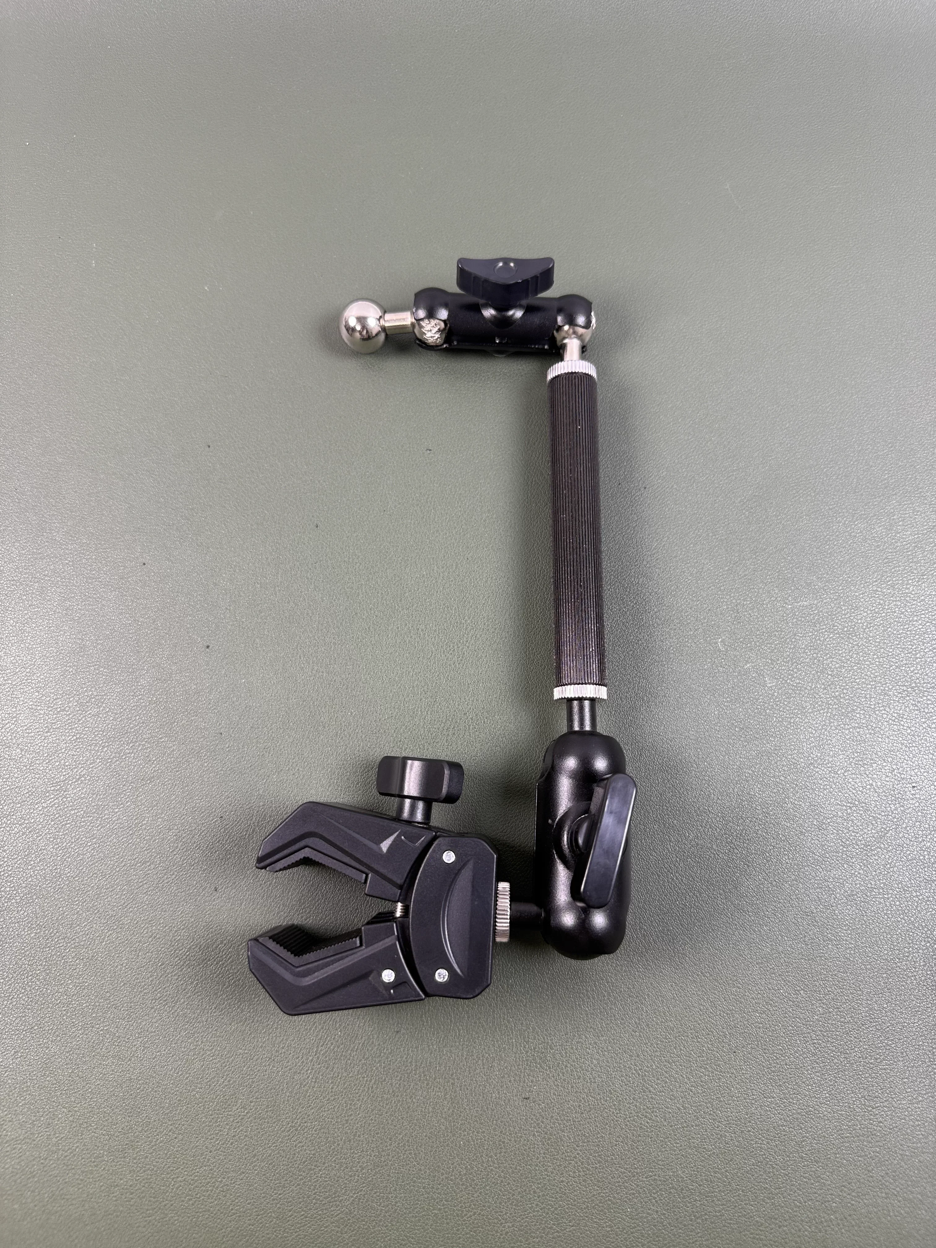 

Thickened Mobile Phone Holder Clamp 360 Degree Rotating Aluminum Pole Fixed Clip for Lazy Streamer Live Broadcast Stand