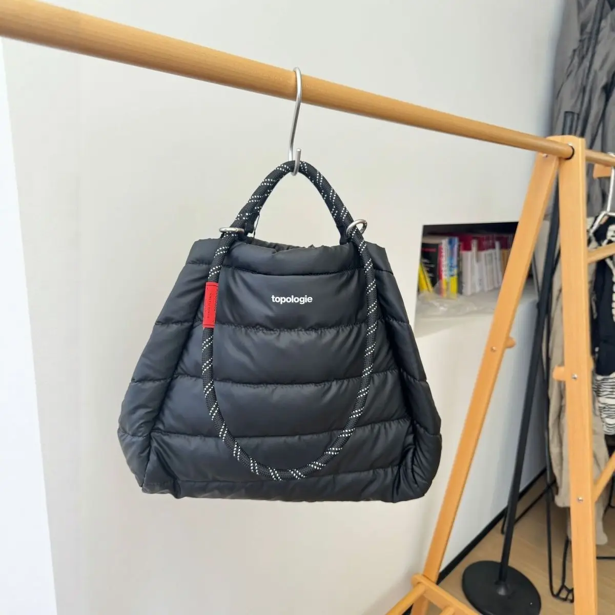 Topologie New Large Capacity Cloud Shoulder 2026 Autumn Winter Tote Bag Handbag Down Commuter Underarm Fashionable Trendy