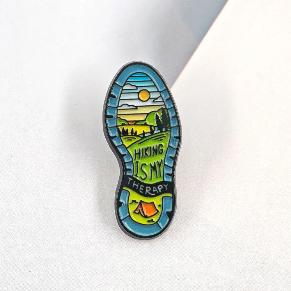Wandern ist meine Therapie Emaille-Pin Lustige Camping-Schuhsohlen-Brosche Outdoor-Abenteuer-Abzeichen Naturliebhaber-Anstecknadeln Rucksack-Schmuck – Detail 8