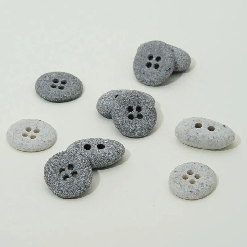 10 Stück runde Harzknöpfe mit 2/4 Löchern, 12–23 mm, für Kleidung, Mäntel, hochwertige DIY-Dekorationen, Nähzubehör, 2 Farben optional – Detail 5