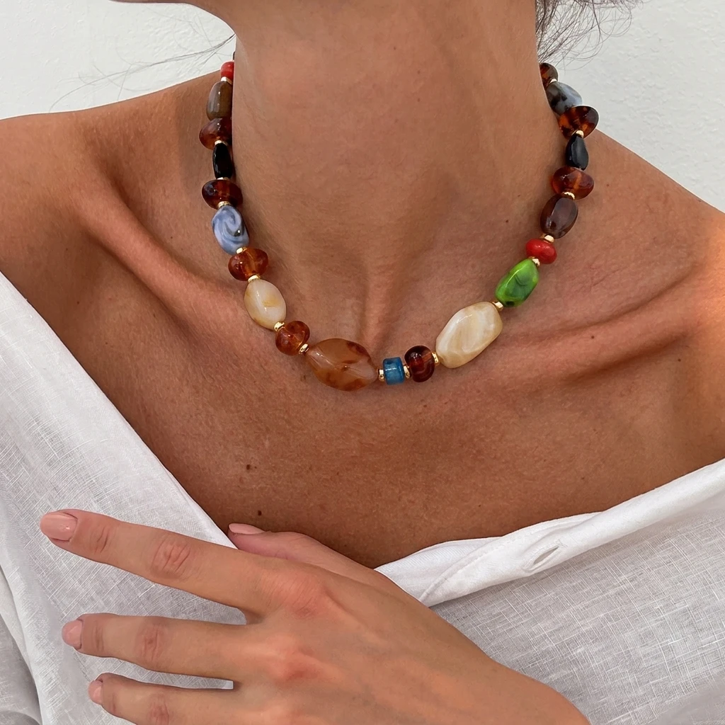 Colar choker boho de contas de resina colorida com pingente de coração - foto 7