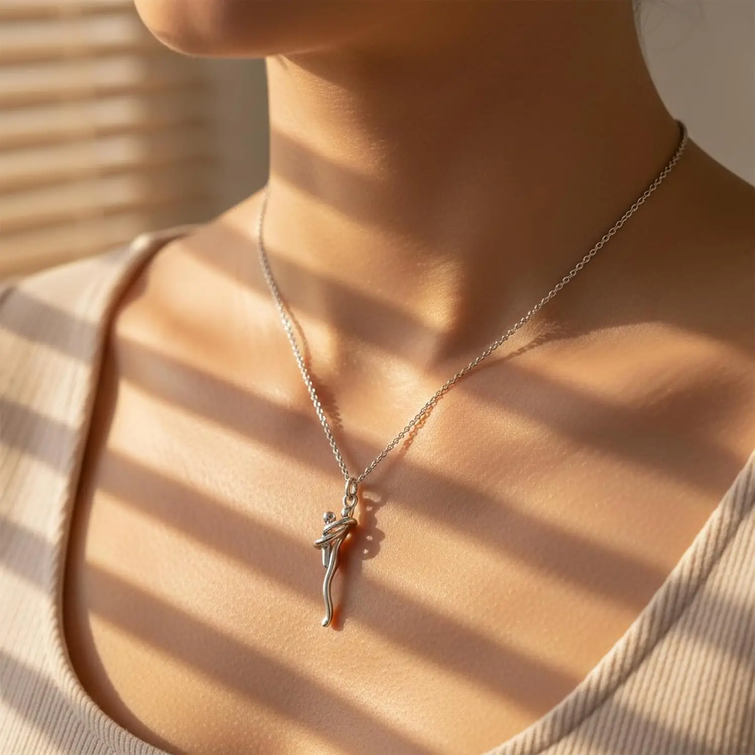 

Hug Necklace for Mom, Stainless Steel Eternal Embrace Jewelry, Sentimental Mother Necklace, Birthday Mother's Day Gift for Women