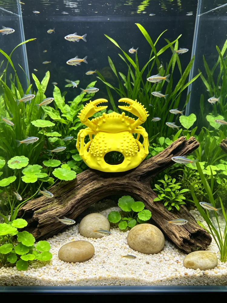 Decorative Crab Hideout for Fish and Shrimp, Aquarium Crab-Shaped Decoration, Made of Pla Non-Toxic and Waterproof Material, Sturdy Structure, Smooth Surface with No Sharp Edges, Stable Base for Easy Placement, Serves as a Hiding Place for Fighting Fish and a Shelter for Shrimp, Provides Habitat for Breeding and Reproduction, Relieves Stress on Fish, Suitable for Freshwater Aquariums, Shrimp Tanks, Fighting Fish Tanks, and Aquatic Landscaping